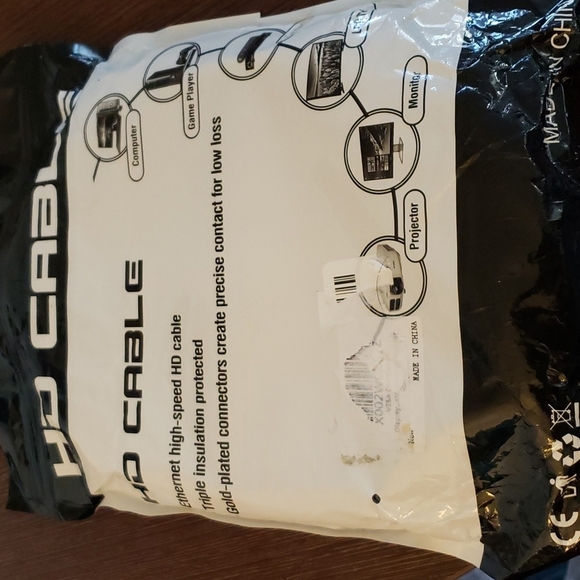 HD DisplayPort with High Speed Ethernet and Full HD 8K - Picture 2 of 3